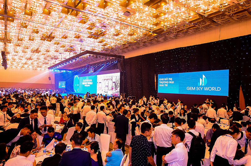 Hàng nghìn khách hàng tham dự sự kiện ra mắt dự án Gem Sky World. Ảnh: Dat Xanh Services.