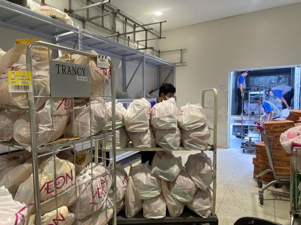 ĐẤT XANH ỦNG HỘ GẦN 200 PHẦN NHU YẾU PHẨM-5