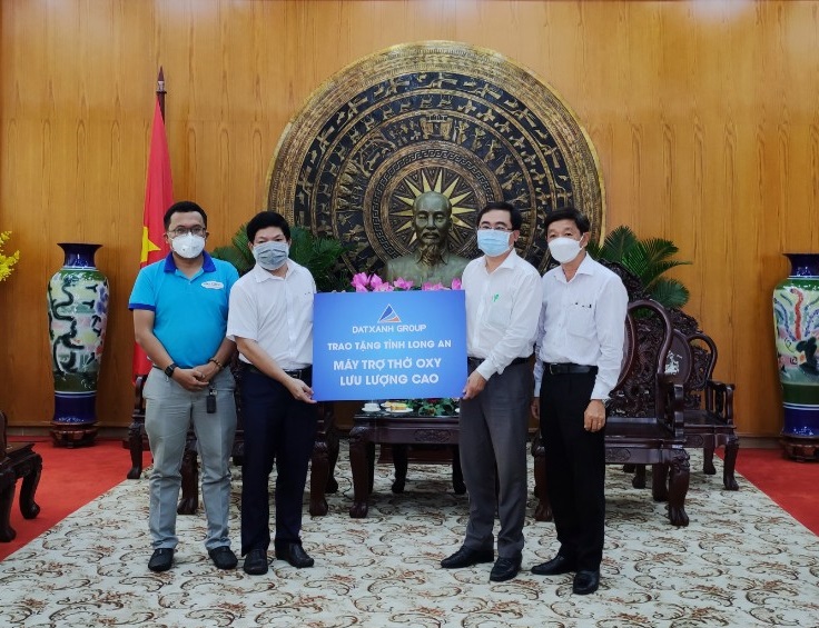 TẬP ĐOÀN ĐẤT XANH TRAO TẶNG 20 MÁY TRỢ THỞ OXY LƯU LƯỢNG CAO-01