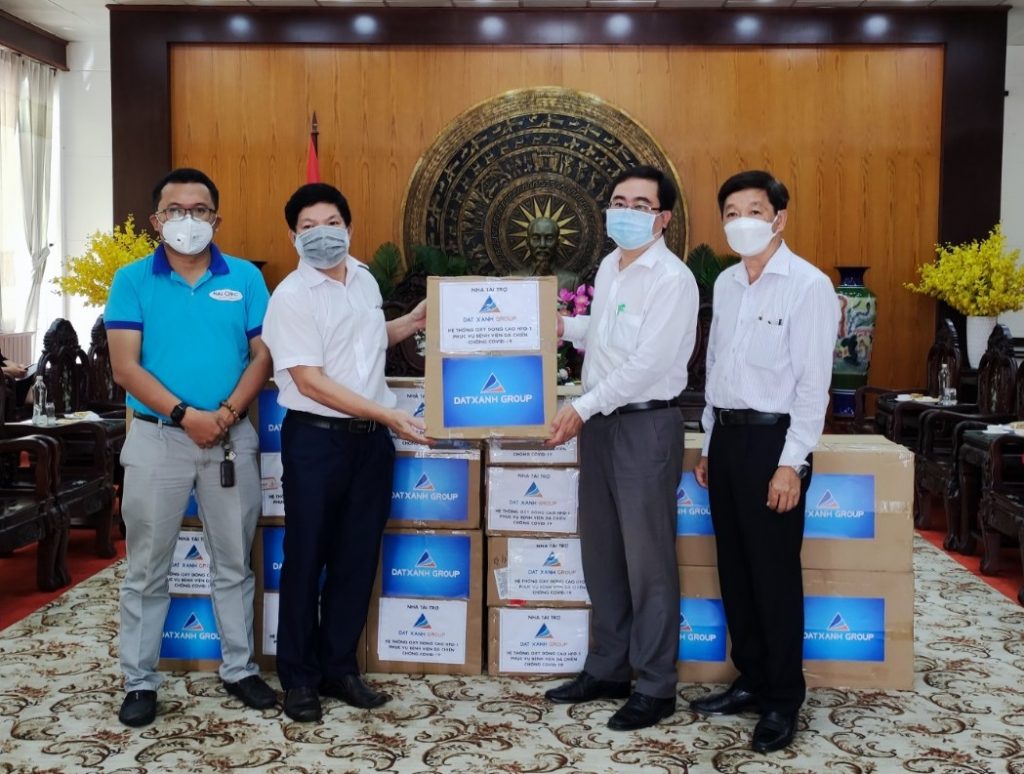 TẬP ĐOÀN ĐẤT XANH TRAO TẶNG 20 MÁY TRỢ THỞ OXY LƯU LƯỢNG CAO-02