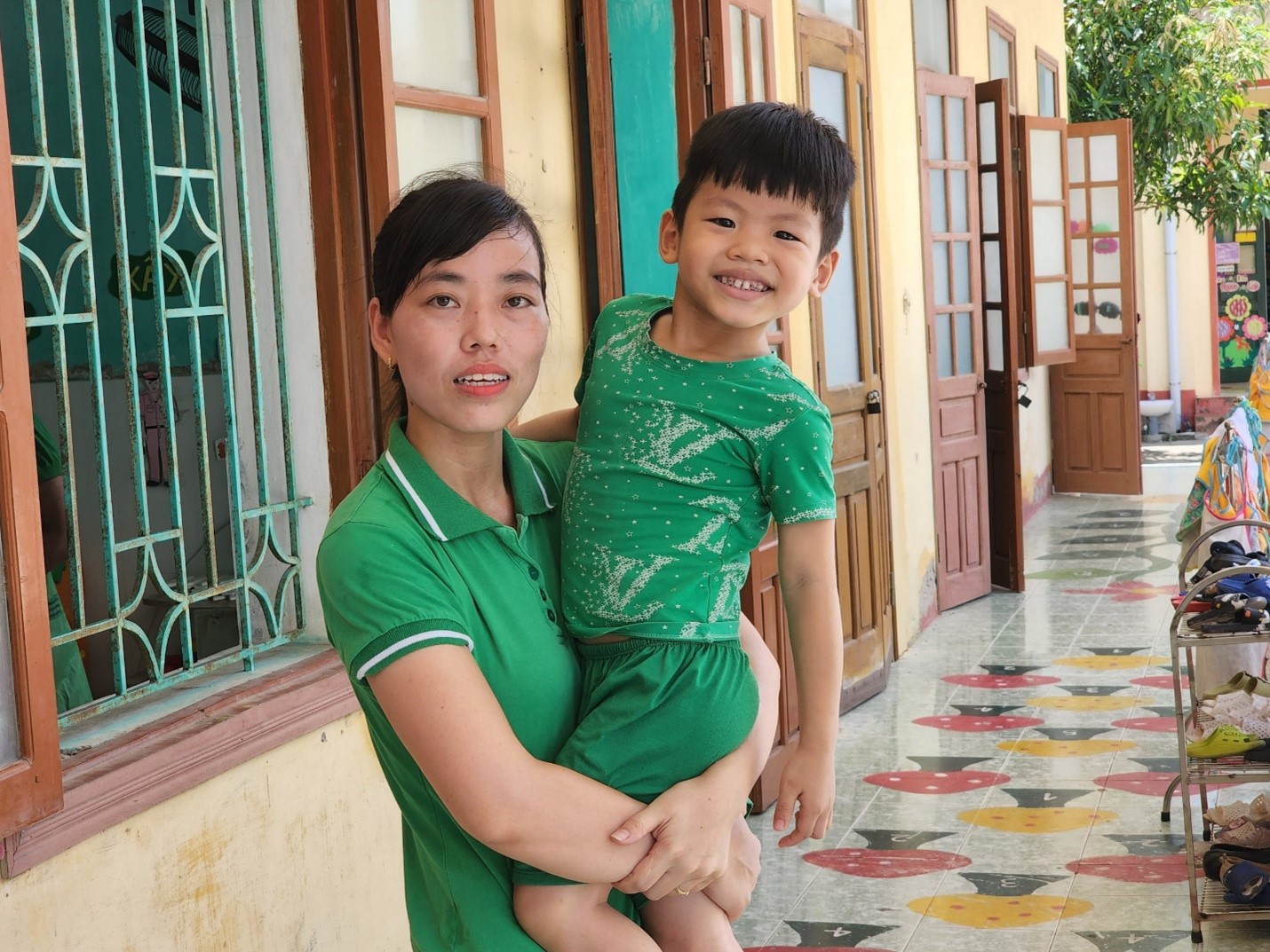 Cô giáo Vũ Thị Ái Ngân, Giáo viên chủ nhiệm lớp 5 tuổi mầm non Yên Phúc - cụm trường An Quang 2 chia sẻ:“Cơ sở vật chất lâu năm, xuống cấp nên các giáo viên thường gặp khó khăn trong các công tác chăm sóc, nuôi dạy các cháu”.