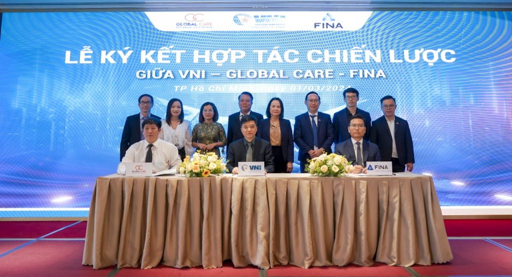 Từ trái qua: Đại diện liên minh Global Care- VNI - FINA tại Lễ ký kết