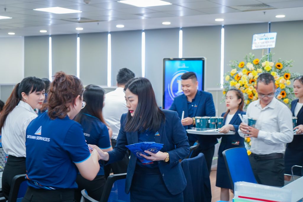 Sự kiện diễn ra trong không khí vui tươi, ấm cúng, góp phần gắn kết BLĐ và các CBNV