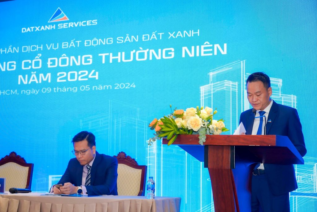 Chủ tịch HĐQT ông Nguyễn Trường Sơn phát biểu tại đại hội.